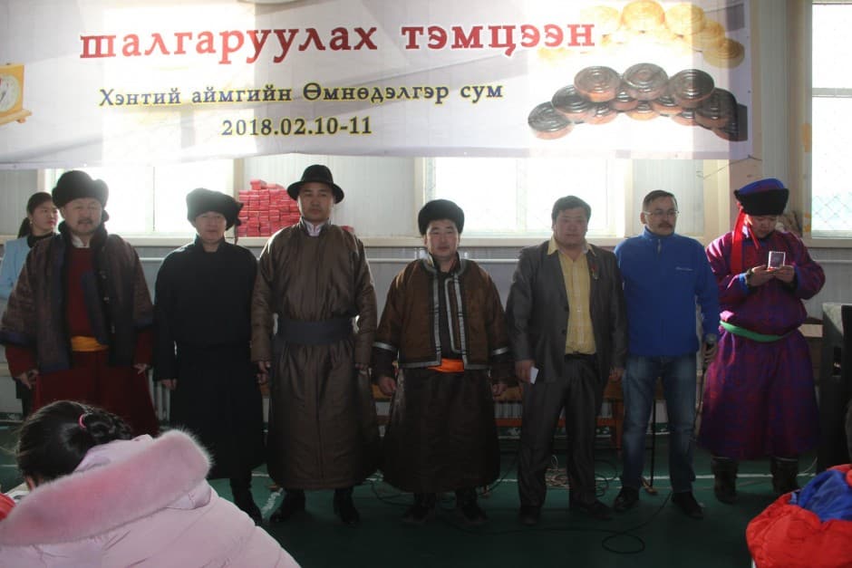 Зураг, зодоон хоёрыг холоос үз