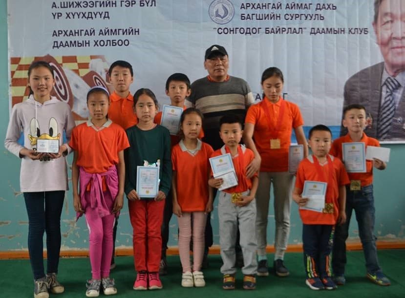 Төвийн бүсийн даамчид өрсөлдөв