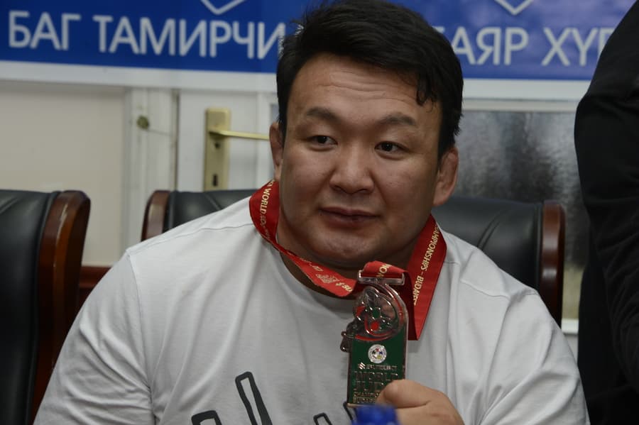 Үндэсний бөх: Шинэ үндсэн хууль батлагдсан өдөрт зориулсан барилдаанд Н.Түвшинбаяр аварга зодоглоно