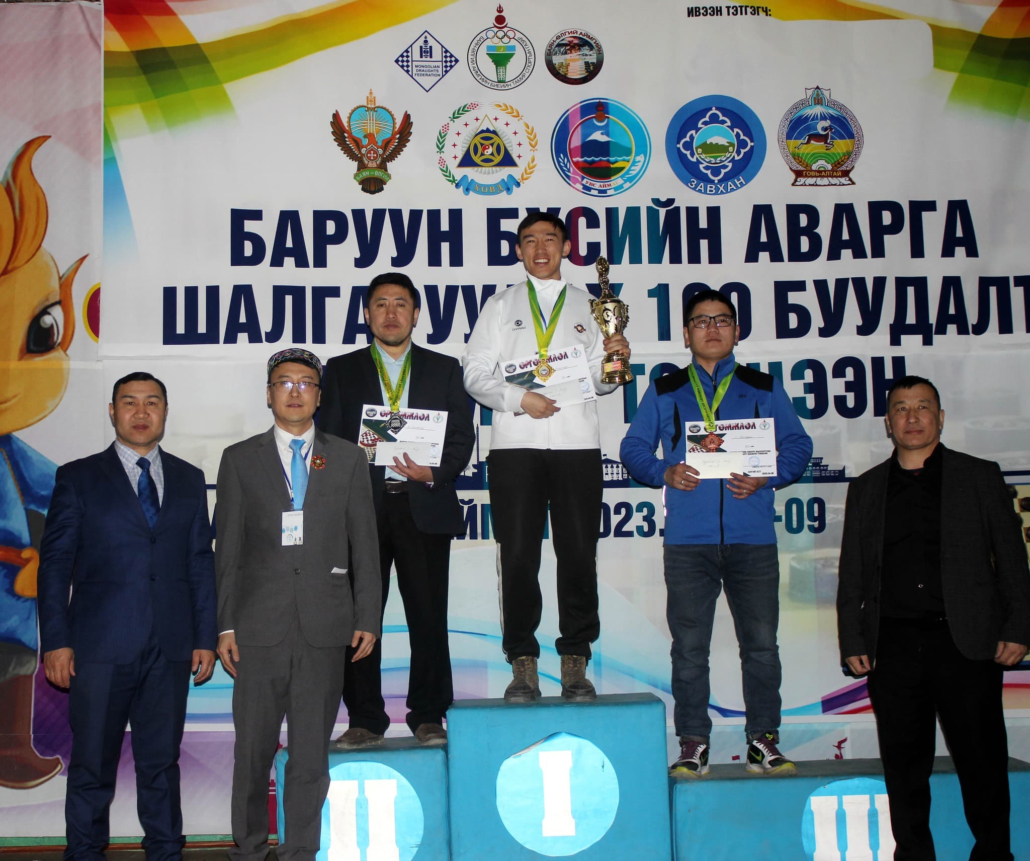 Баруун бүсийн аваргууд тодорлоо